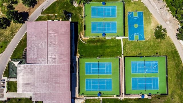 580 W Lakeshore Drive, Lake Quivira, KS 66217