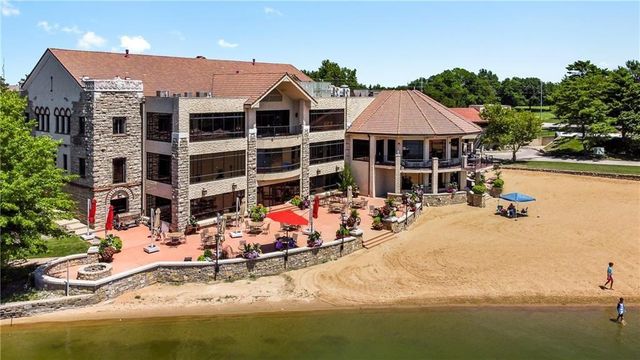 580 W Lakeshore Drive, Lake Quivira, KS 66217