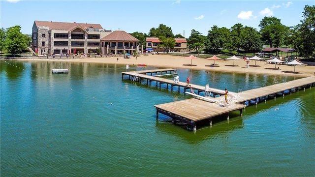 580 W Lakeshore Drive, Lake Quivira, KS 66217