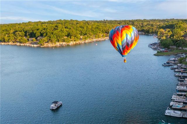 580 W Lakeshore Drive, Lake Quivira, KS 66217