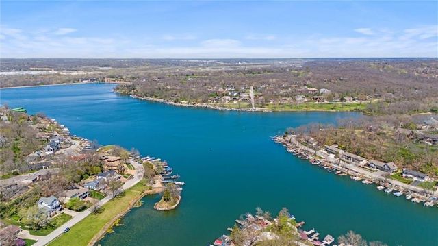 580 W Lakeshore Drive, Lake Quivira, KS 66217