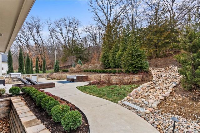 580 W Lakeshore Drive, Lake Quivira, KS 66217