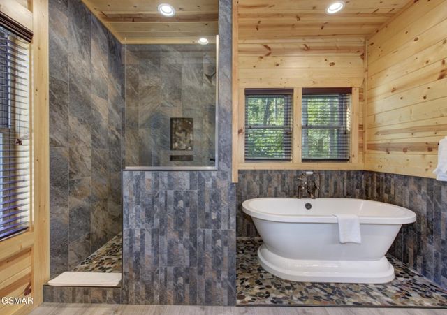 440 Winfield Heights Road, Gatlinburg, TN 37738