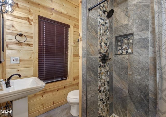 440 Winfield Heights Road, Gatlinburg, TN 37738