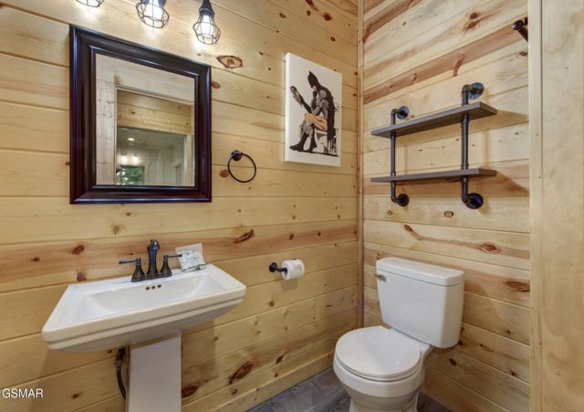 440 Winfield Heights Road, Gatlinburg, TN 37738