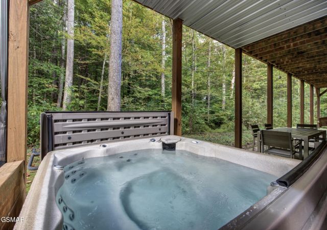 440 Winfield Heights Road, Gatlinburg, TN 37738