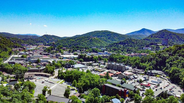440 Winfield Heights Road, Gatlinburg, TN 37738