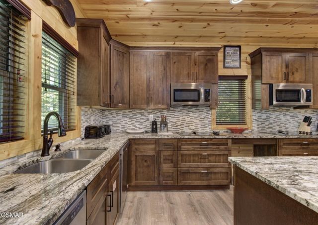 440 Winfield Heights Road, Gatlinburg, TN 37738