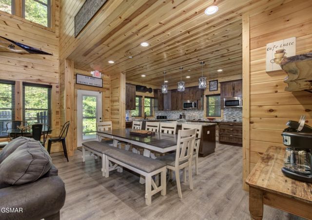 440 Winfield Heights Road, Gatlinburg, TN 37738