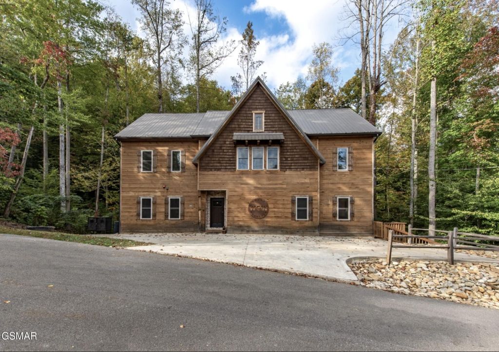 440 Winfield Heights Road, Gatlinburg, TN 37738