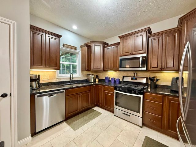 1400 Breezy Creek Drive, Evansville, IN 47720