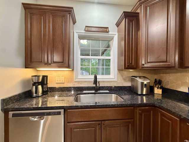 1400 Breezy Creek Drive, Evansville, IN 47720