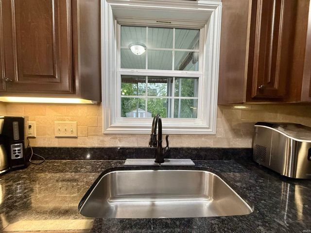 1400 Breezy Creek Drive, Evansville, IN 47720