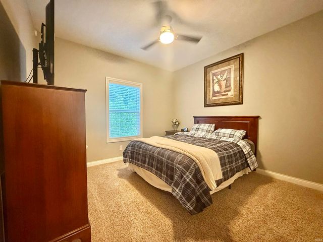 1400 Breezy Creek Drive, Evansville, IN 47720