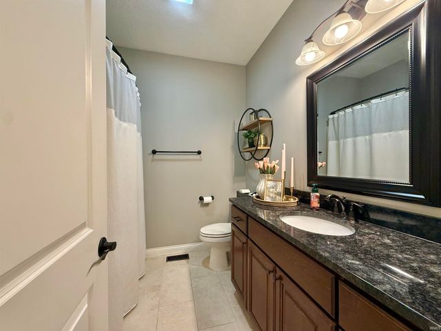 1400 Breezy Creek Drive, Evansville, IN 47720