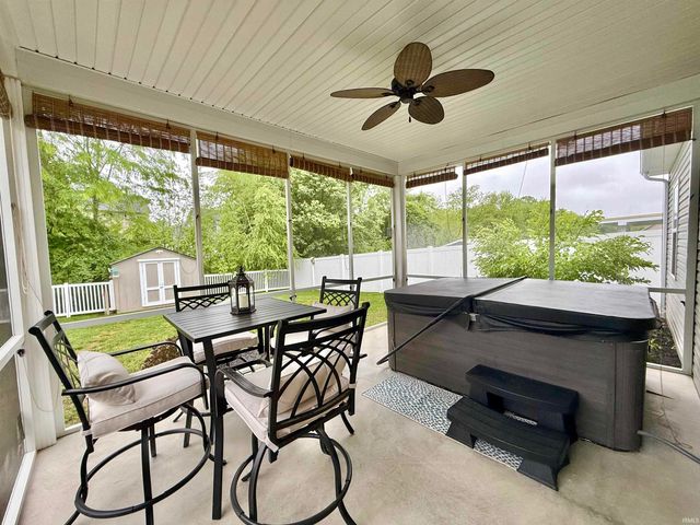 1400 Breezy Creek Drive, Evansville, IN 47720