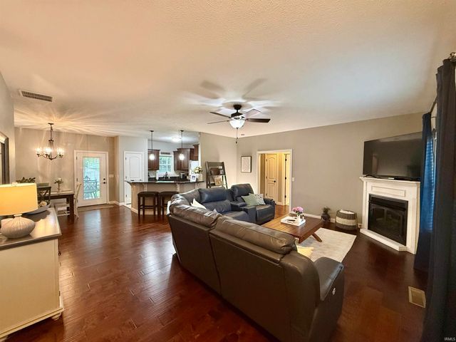 1400 Breezy Creek Drive, Evansville, IN 47720