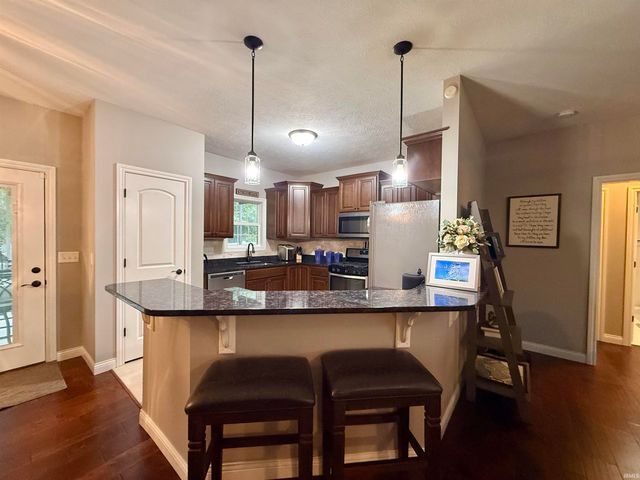 1400 Breezy Creek Drive, Evansville, IN 47720