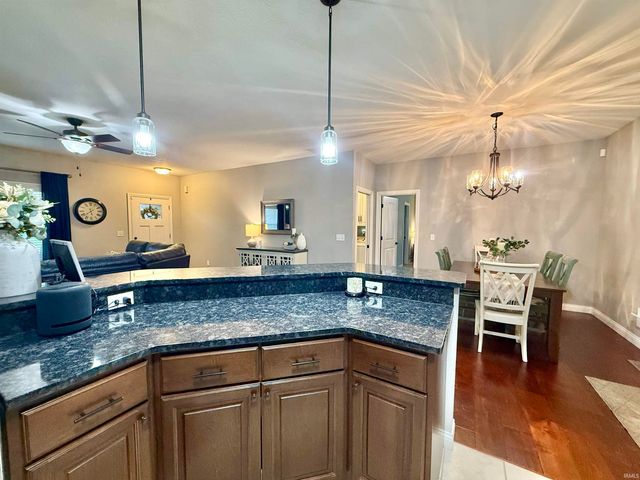 1400 Breezy Creek Drive, Evansville, IN 47720