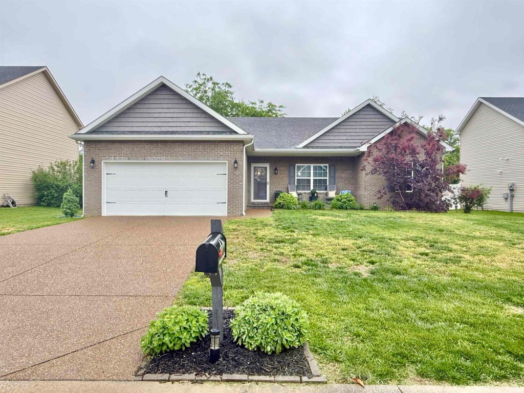 1400 Breezy Creek Drive, Evansville, IN 47720