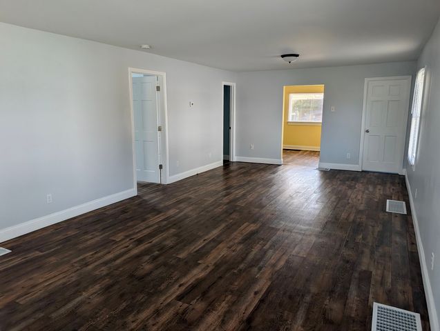 1417 S Ledford Street, Harrisburg, IL 62946