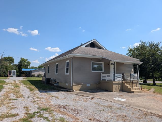 1417 S Ledford Street, Harrisburg, IL 62946