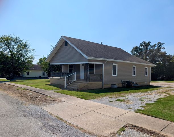 1417 S Ledford Street, Harrisburg, IL 62946