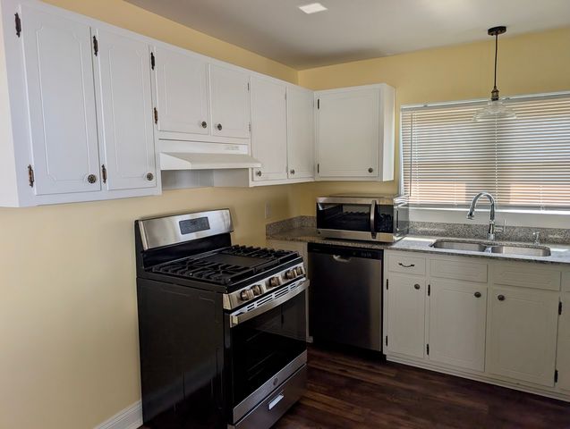 1417 S Ledford Street, Harrisburg, IL 62946
