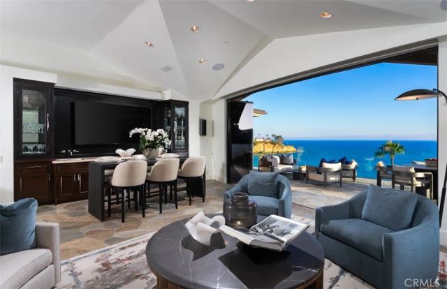 26 S La Senda Drive, Laguna Beach, CA 92651