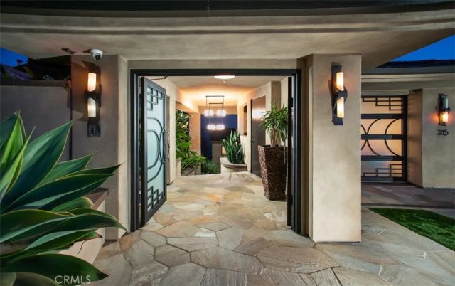 26 S La Senda Drive, Laguna Beach, CA 92651