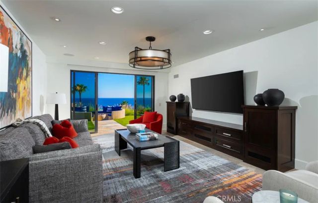 26 S La Senda Drive, Laguna Beach, CA 92651