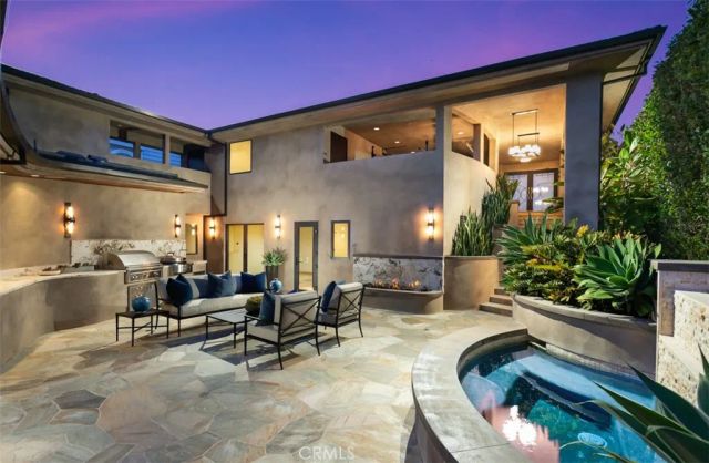 26 S La Senda Drive, Laguna Beach, CA 92651