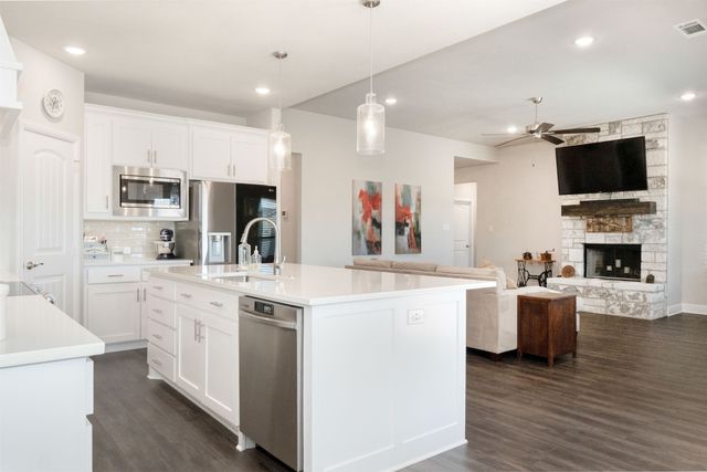 849 County Road 4764, Boyd, TX 76023