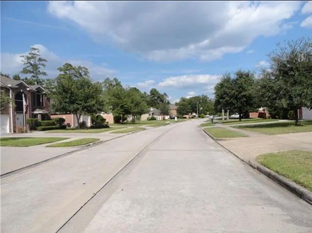 27133 Kings Manor Drive S, Kingwood, TX 77339