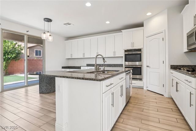 7245 Blooming Jasmine Avenue, Las Vegas, NV 89117