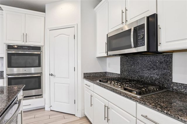 7245 Blooming Jasmine Avenue, Las Vegas, NV 89117