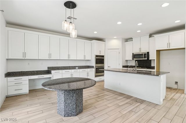 7245 Blooming Jasmine Avenue, Las Vegas, NV 89117