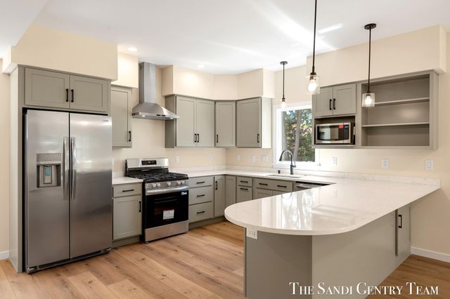 1032 Arlington Avenue, Grand Haven, MI 49417
