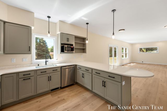 1032 Arlington Avenue, Grand Haven, MI 49417