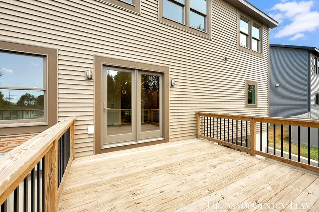 1032 Arlington Avenue, Grand Haven, MI 49417