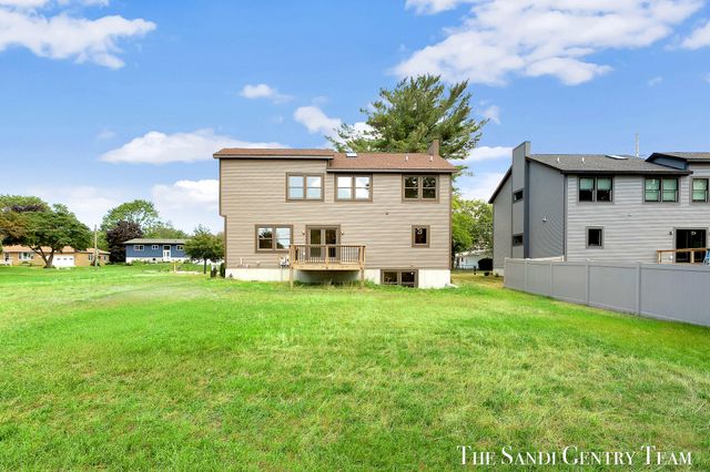 1032 Arlington Avenue, Grand Haven, MI 49417