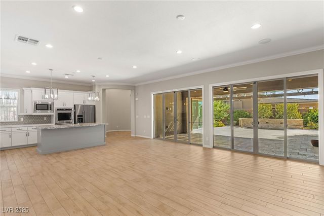 9985 Regency Canyon Way, Las Vegas, NV 89148