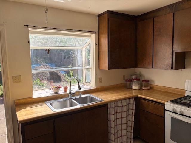 8914 Aksarben Dr, Orangevale, CA 95662