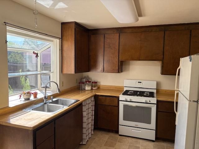 8914 Aksarben Dr, Orangevale, CA 95662