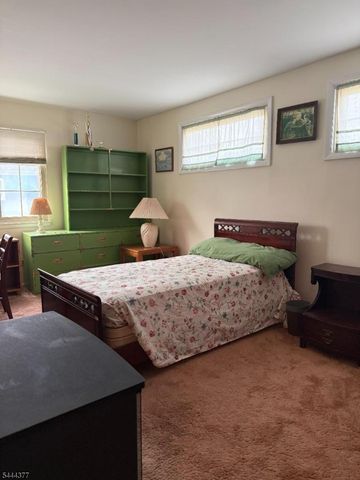 4 Drake Rd, Hillsborough Twp., NJ 08844