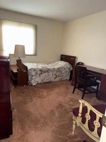 4 Drake Rd, Hillsborough Twp., NJ 08844