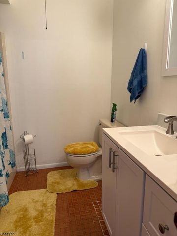4 Drake Rd, Hillsborough Twp., NJ 08844