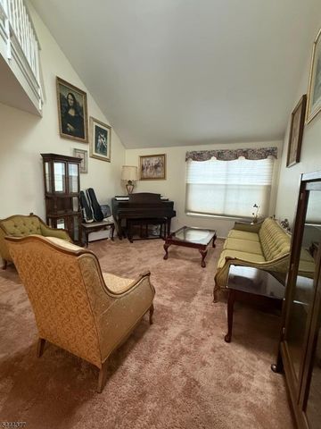4 Drake Rd, Hillsborough Twp., NJ 08844