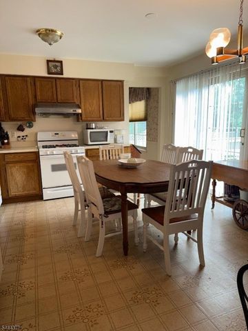 4 Drake Rd, Hillsborough Twp., NJ 08844
