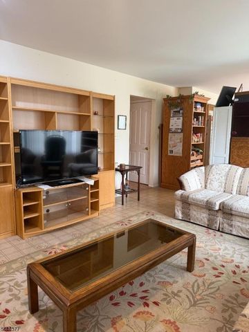 4 Drake Rd, Hillsborough Twp., NJ 08844